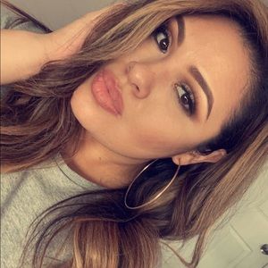 Meet your Posher, Gabriela